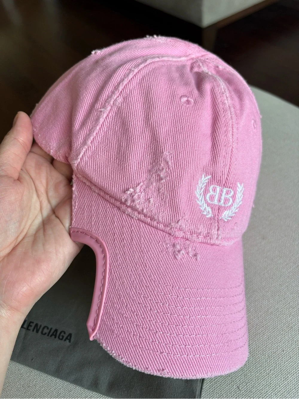 Balenciaga Unisex Laurel Baseball Cap Distressed Baby Pink Logo One Size - Picture 12 of 14